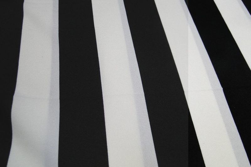 Texture stof met brede zwart/witte streep print