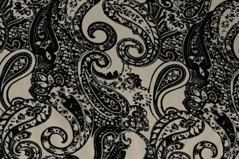 Viscose twill stof, paisley print, creme/zwart. P972-1