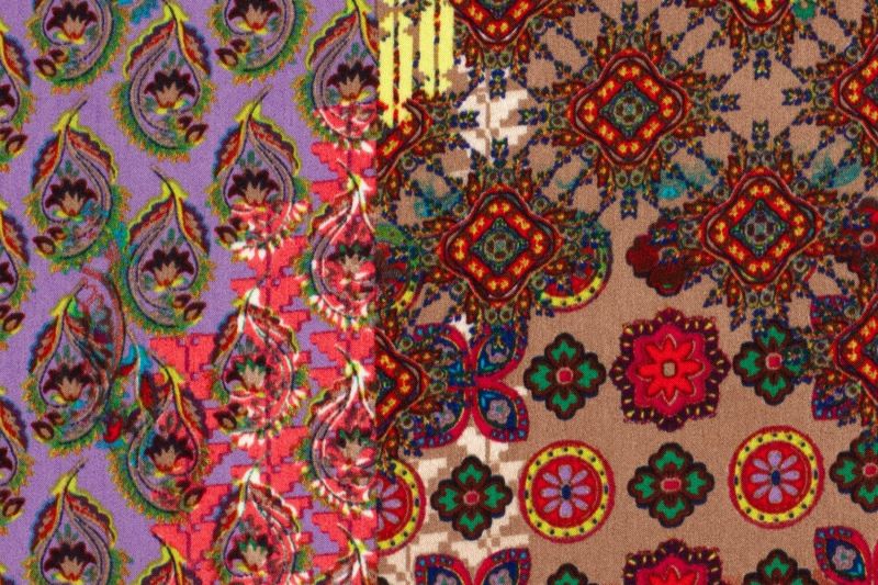 Satijn-stof-soepel-vallend-paisleyprint-y204