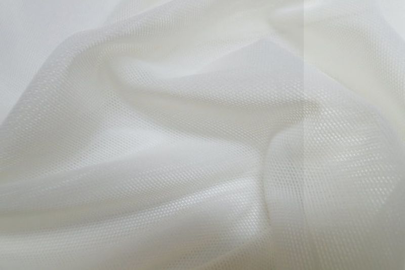 Tule mesh kant off white. C945 (2)