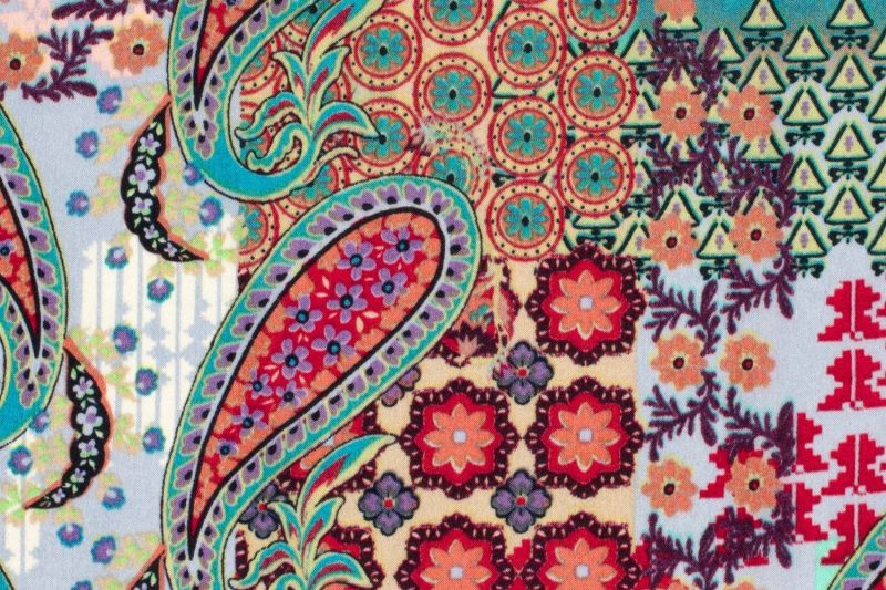 Satijn-stof-soepel-vallend-paisleyprint-y205