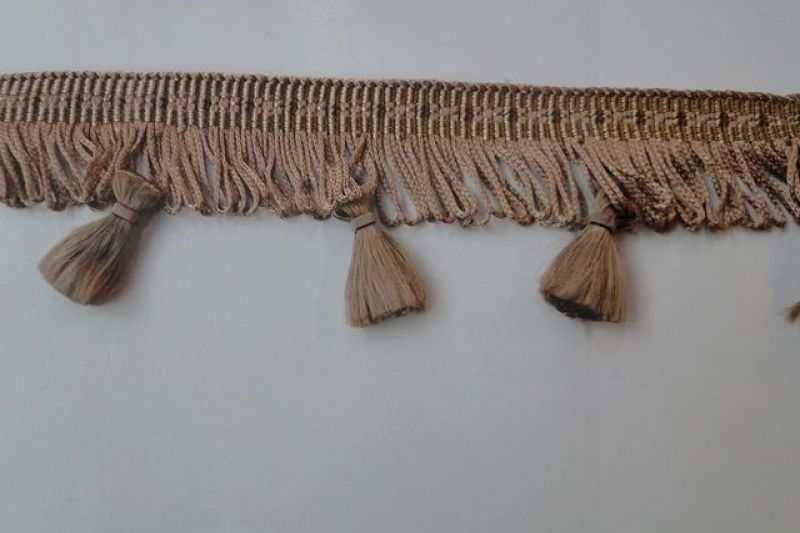 Sierband met franje en  kwastjes  camelbruin H1003