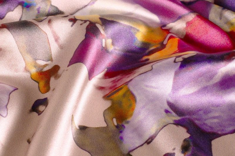 Satijn-stof-abstracte-print-lila-y993