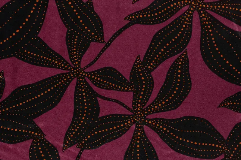Viscose satijn stof, bloem print, roest/paars/zwart. P963-1