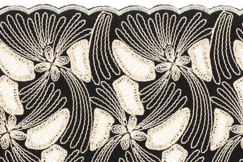 Embroidery-stof-anouk-bloemen-motief