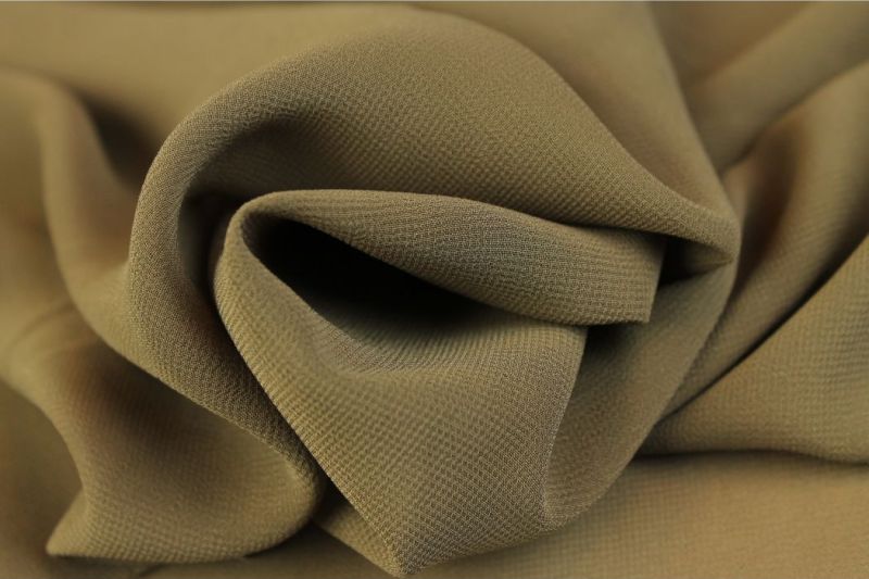Voile chiffon stof, taupe. VC045A-1