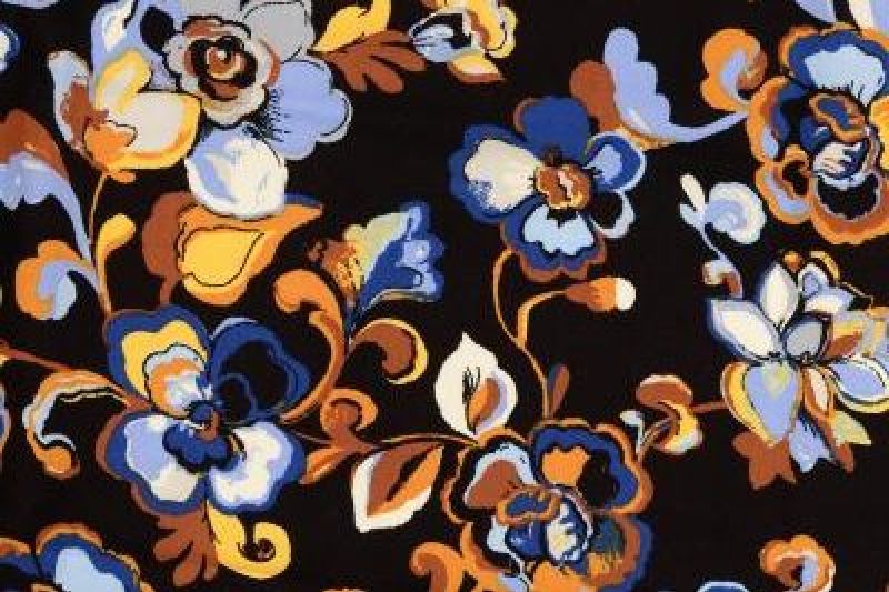 Viscose-twill-stof-sierlijke-bloemen-a0447