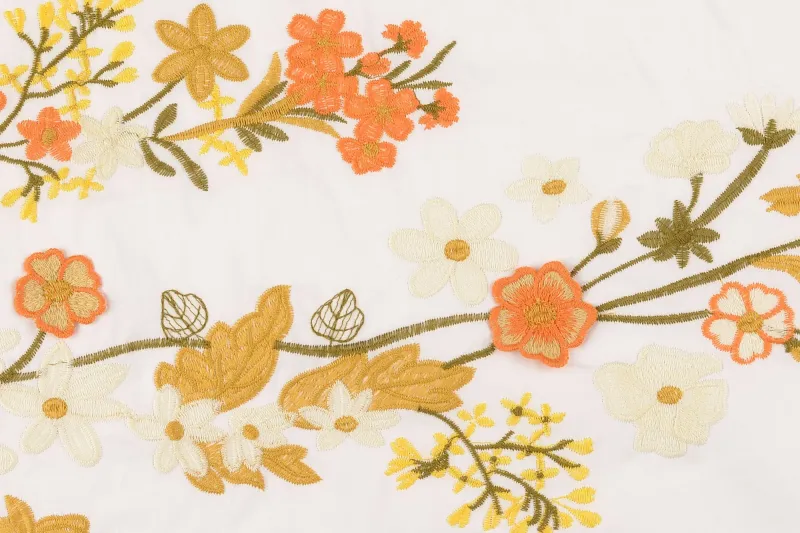 Katoen-poplin-randstof-geborduurde-bloemen-P336