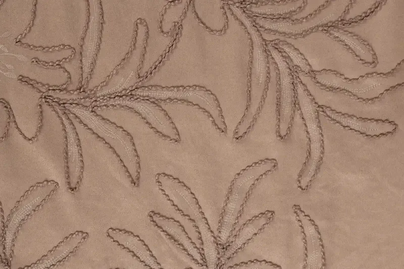 Scuba-suede-stof-geborduurde-bloemen-A.007