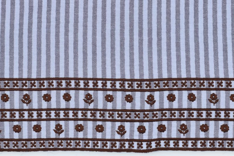 Double gauze stof, streep print met eenzijdige bloemen rand, blauw. A.166-1