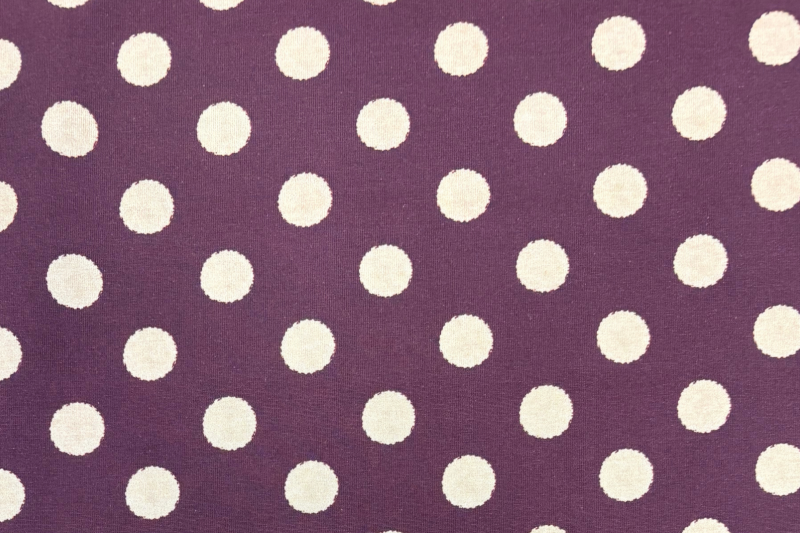 Tricot katoen stof, stippen print, aubergine/crème. Actie39-1