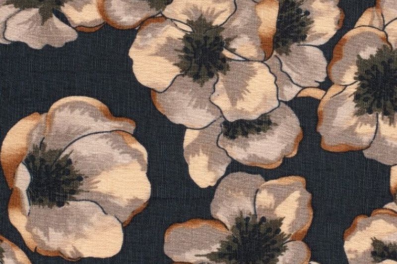 Soepel-vallende-viscose-stof-bloemen-x1072