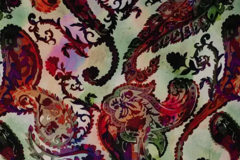 Viscose twill stof, paisley print, groen/paars/rood. P973-1