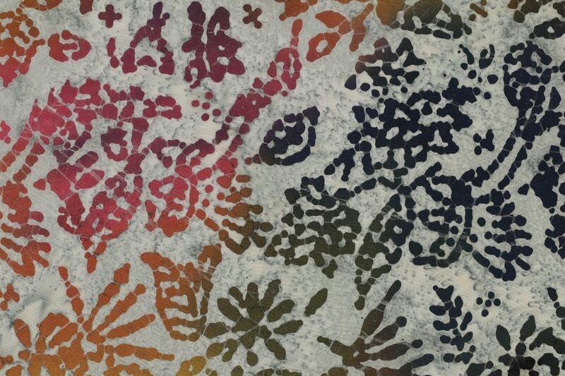 Batik-viscose-stof-blaadjes-bloemetjes-d0716