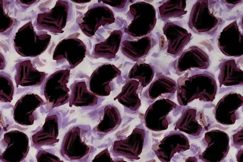 Viscose-satijn-stof-panter-hartjesprint-y762