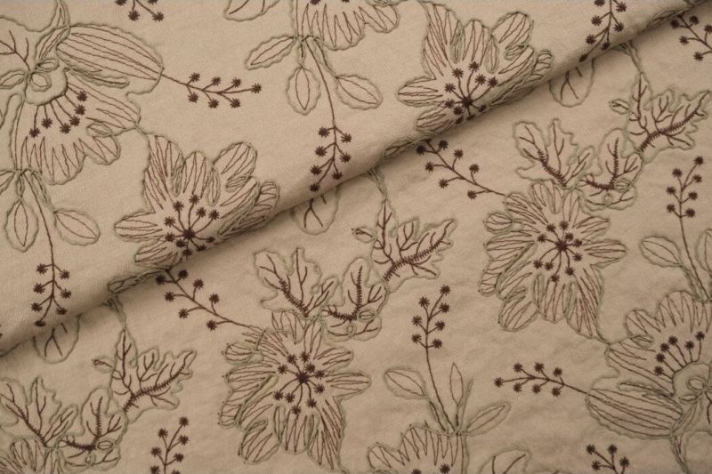 Broderie-viscose-stof-grote-bloemen-P562