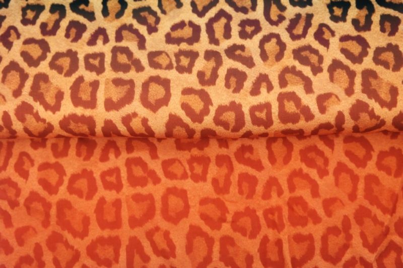 Viscose-stof-digitale-panterprint-overloop-y499