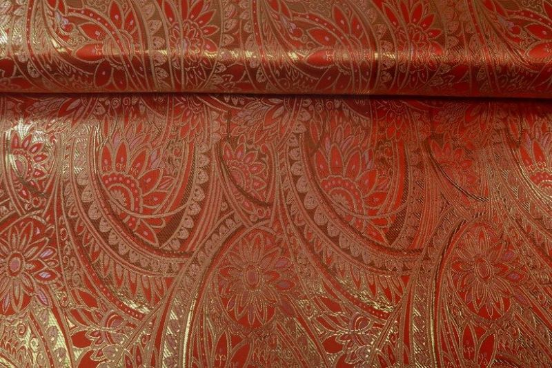 Jacquard-stof-roze-met-gouden-lurex-draad