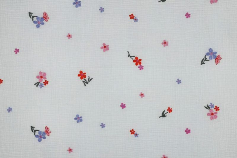 Hydrofiel-double-gauze-stof-geborduurde-bloemetjes-P522
