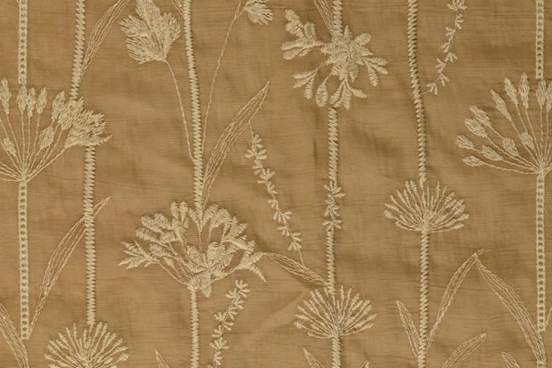 Geborduurde-voile-stof-lange-bloemstelen-P281