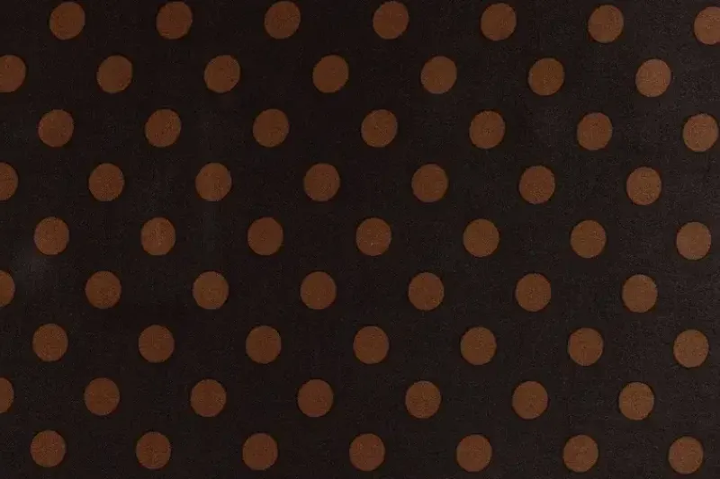 Viscose satijn stof, stip print, donker bruin/camel. P958-1