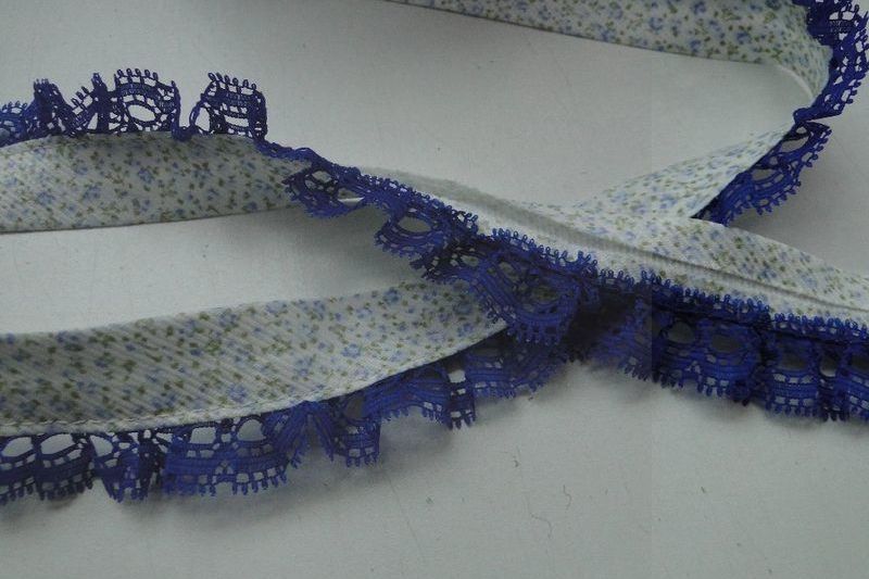 Biasband B006 ecru bloem blauw kant