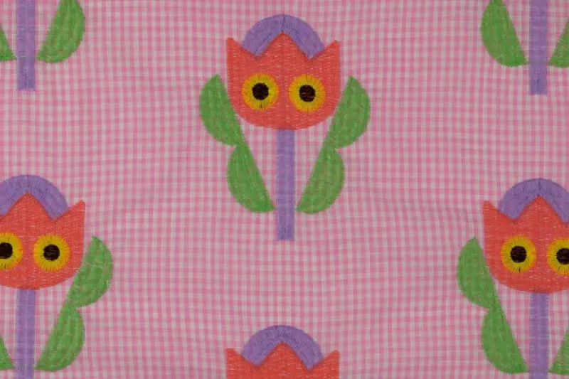 Katoen-poplin-stof-ruit-geborduurde-bloem-p725