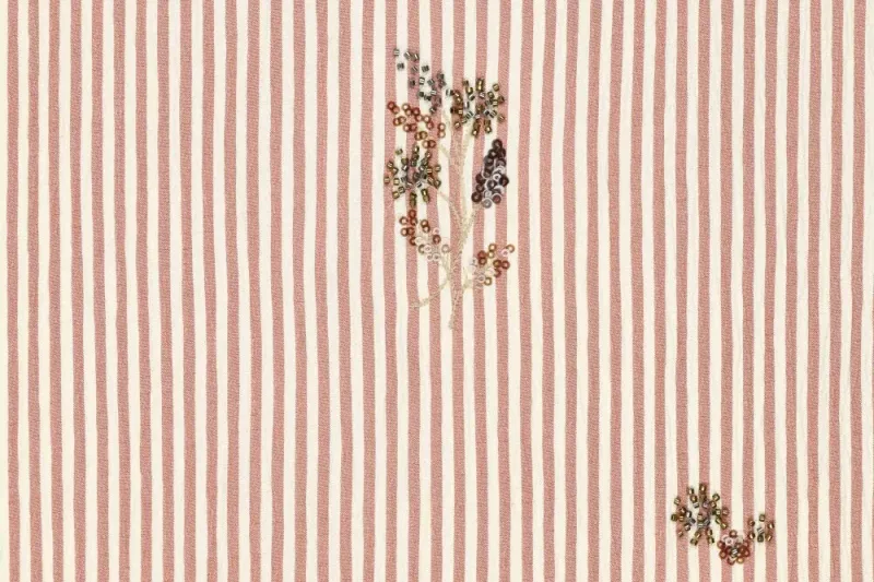 Crinkel-streep-stof-embroidery-met-pailletten-en-kraaltjes-bloemen-P372