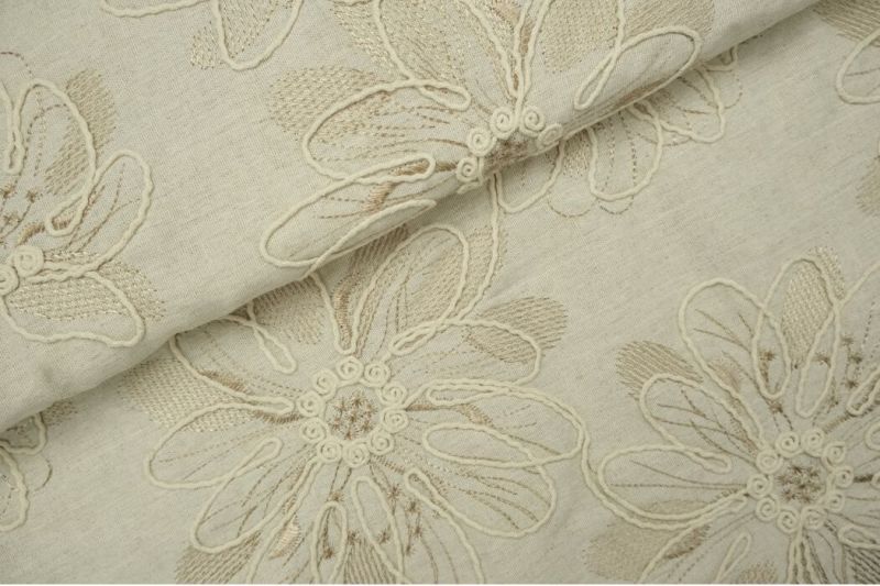 Broderie-linnen-stof-geborduurde-bloemen-p555