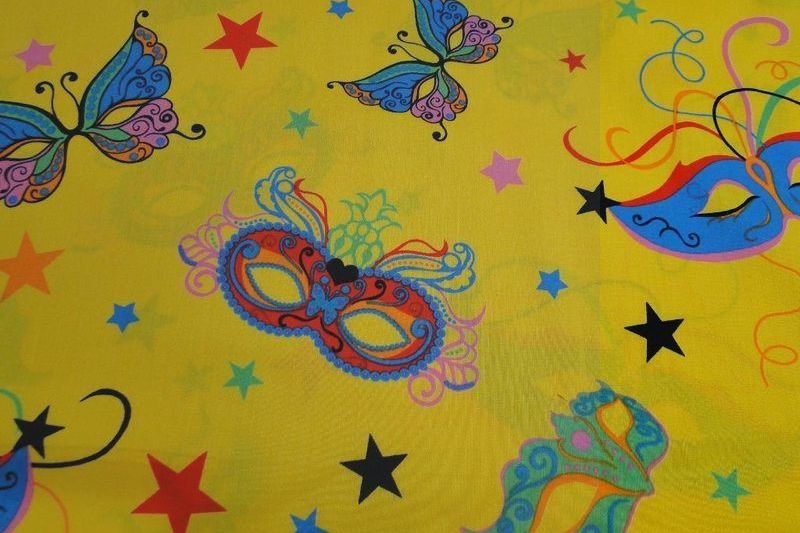 Katoen stof geel met maskers print