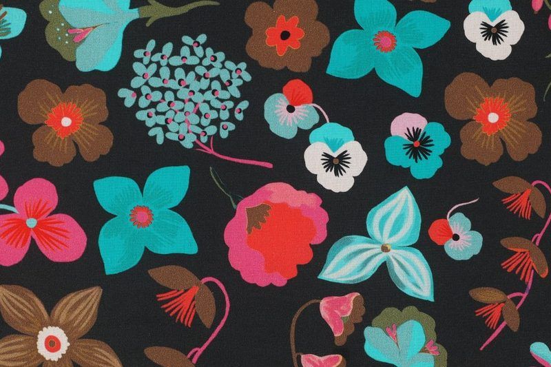 Fijne-poplin-katoen-stof-digitale-meadow-flower-nerida-hansen-x1310
