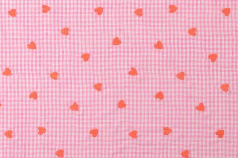 Katoen-poplin-stof-ruit-geborduurde-hartjes-P726