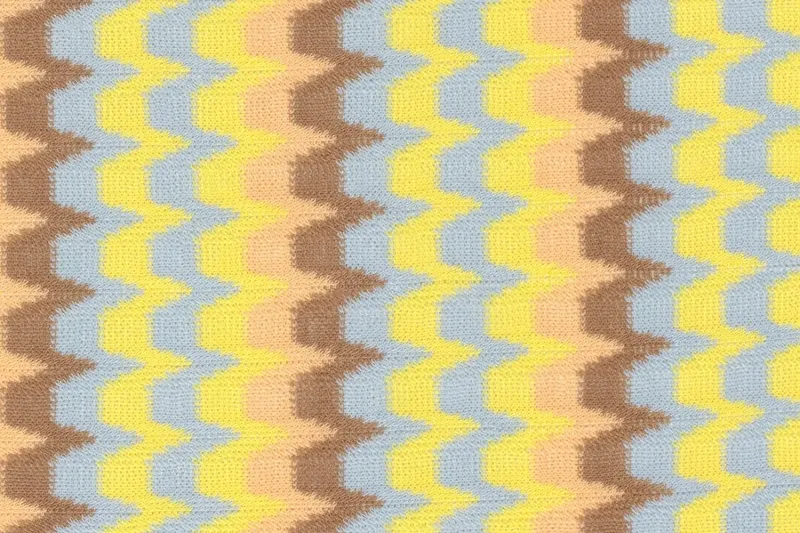 Fijne-breisel-stof-zigzag-motief-ingebreid-y220