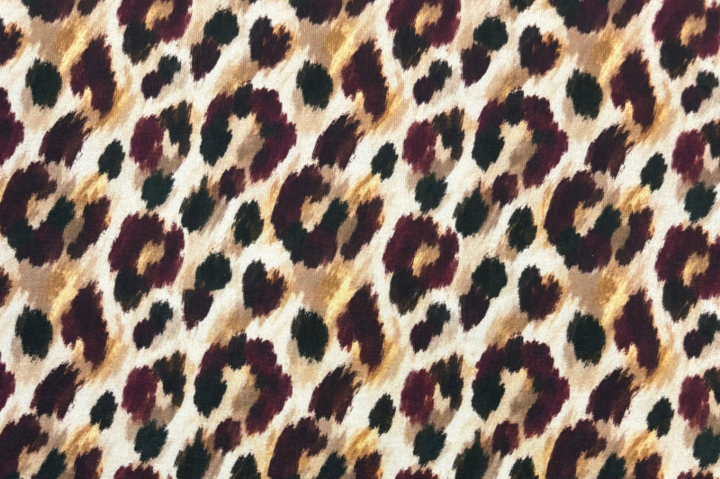 Tricot katoen stof, panter print, aubergine/bruin. Actie45-1