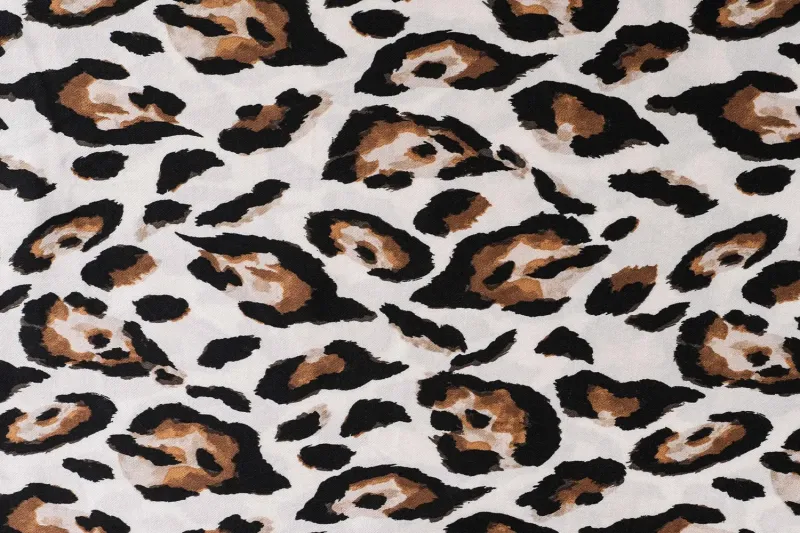 Viscose-satijn-stof-panterprint-Y763