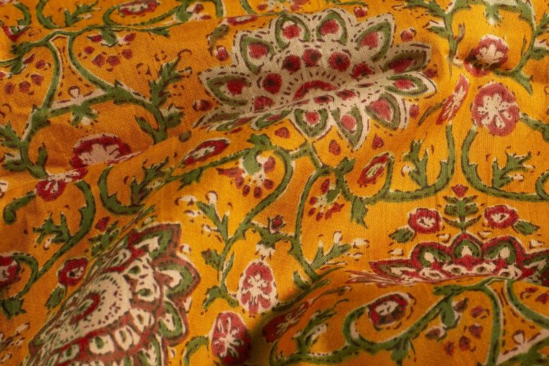 Batik-poplin-voile-katoen-stof-paisleyprint-Y653