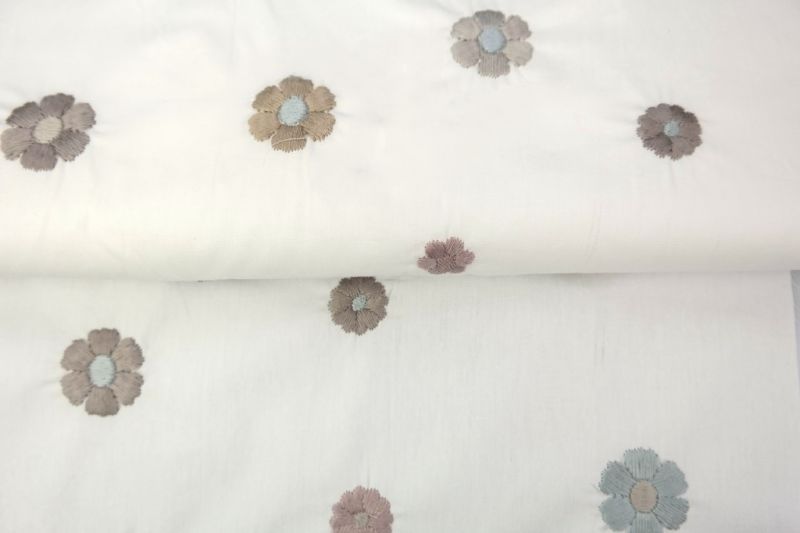 Broderie-katoen-voile-stof-geborduurde-bloemen-y541-2