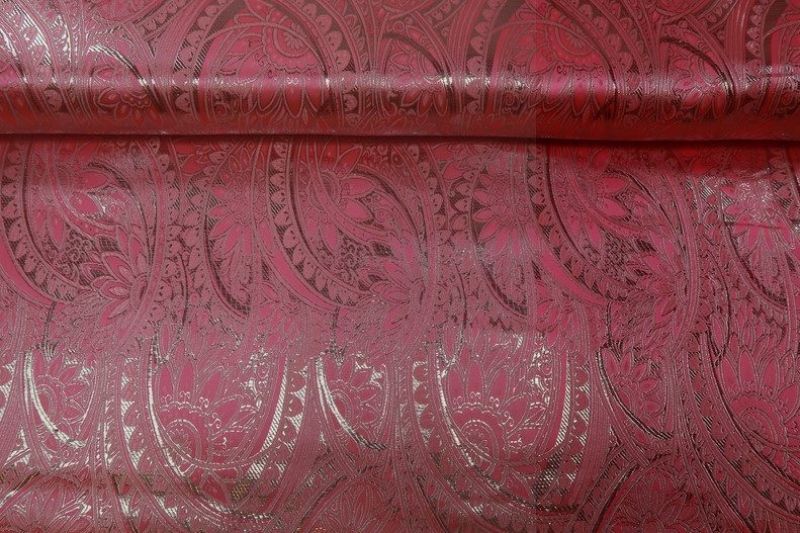 Jacquard-stof-roze-met-zilveren-lurex-draad