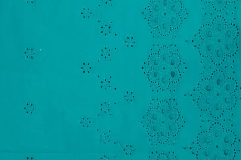 Poplin-katoen-stof-broderie-bloemen-randstof-p803