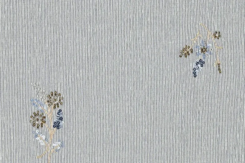 Crinkel-streep-stof-embroidery-met-pailletten-en-kraaltjes-bloemen-P374