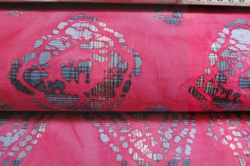 Batik stof met wieber afdruk cerise