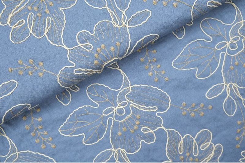 Broderie-viscose-stof-grote-bloemen-P561