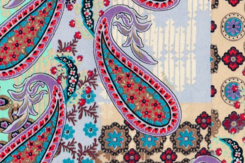 Satijn-stof-soepel-vallend-paisleyprint-y206