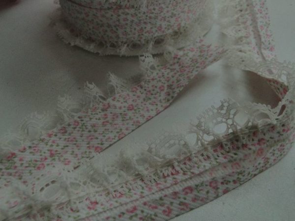 Biasband B011 ecru met roze bloemetje kant ecru