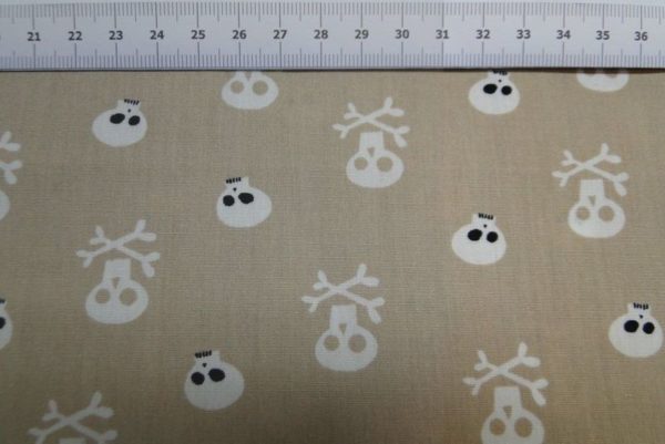 beige met doodshoofden print. A1087