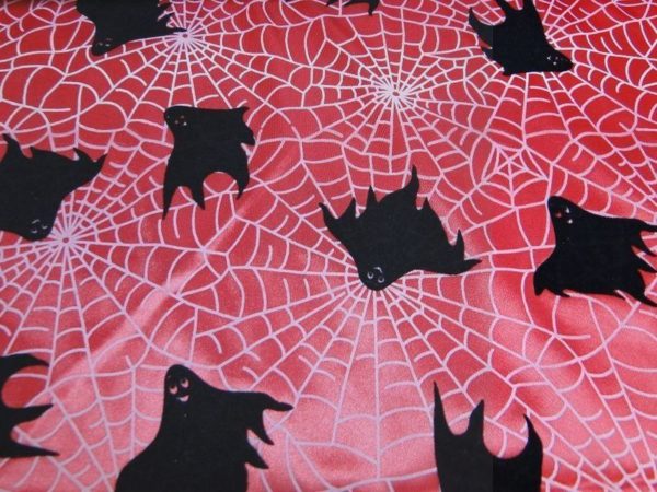 Satijn stretch F506 rood spinnenweb zwart flockprint spook