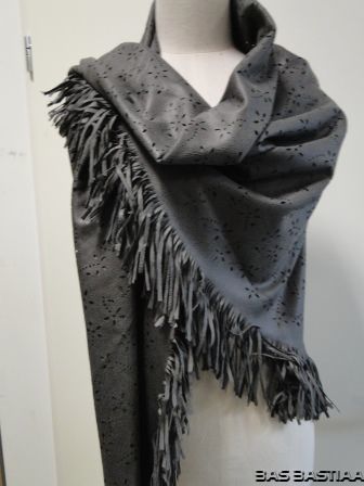 Sjaal met franje van ca 9 cm, afmeting 150 x 150 cm donker grijs FR002