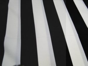 Texture stof met brede zwart/witte streep print