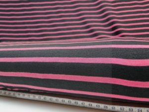 Tricot W302 zwart/cerise streep