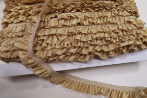 Ruche elastiek, lurex goud.